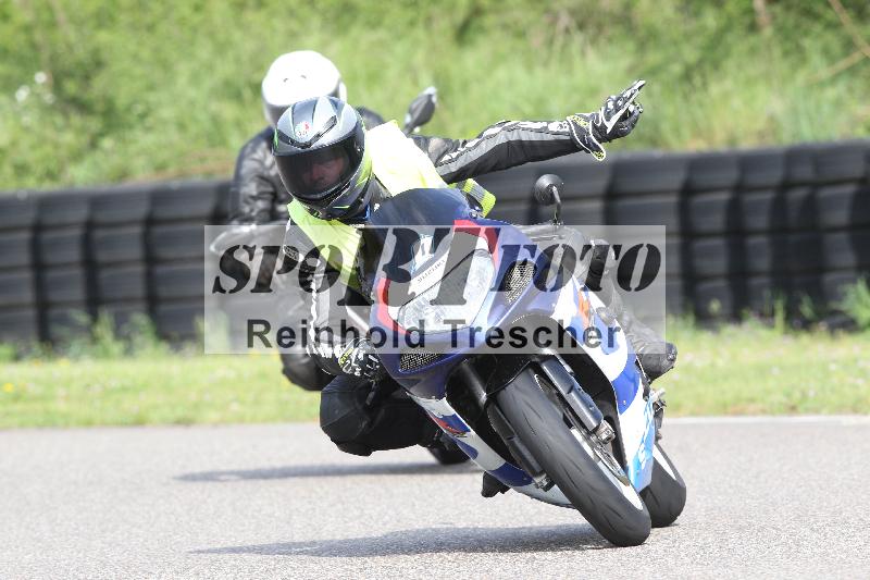 Archiv-2025/10 23.04.2025 Cornu Master School ADR/gruen-vert/0-1